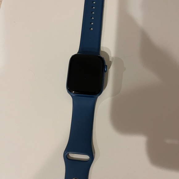 Apple Watch Series 7 // 45 Mm - Picture 2 of 6